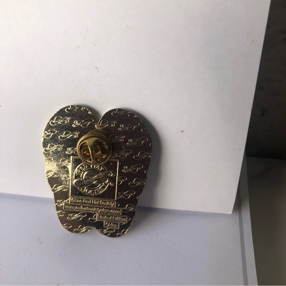 Red Hat Tac Pin Hawaiian Slipper (Slippahs) or Flip Flop Multi Colored. - Picture 2 of 2